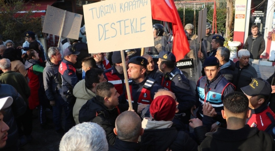 İşletme belgesi olmayan pansiyonlar mühürlenirken arbede çıktı