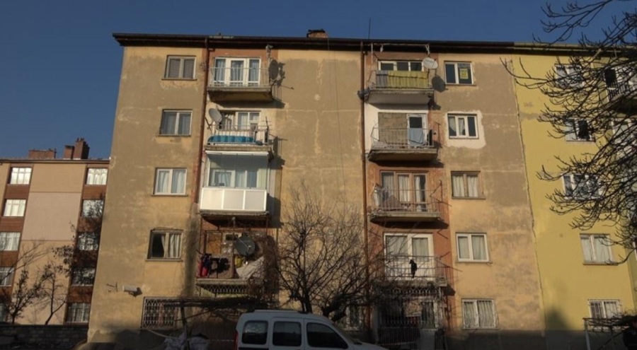 5 katlı apartman çökme riskine karşı tahliye edildi