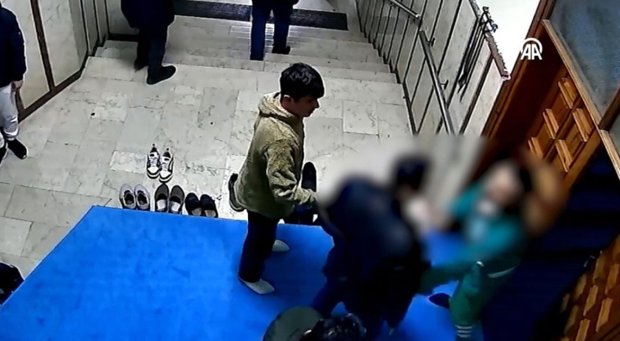 Zeytinburnu'nda cami görevlisini darbetmişti: Kick boksçu tutuklandı