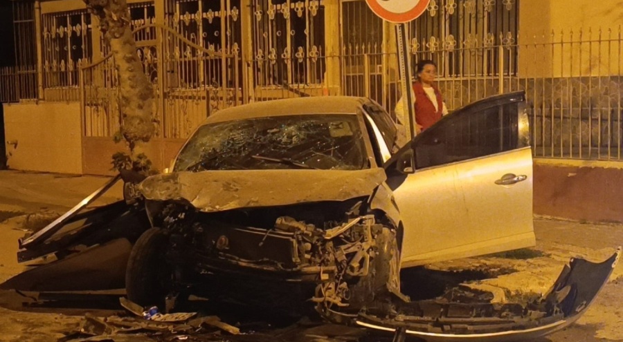 Hatay'da iki otomobil çarpıştı: Çok sayıda yaralı var