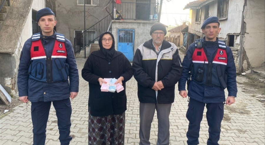 Bursa'da dolandırıcılara kaptırdığı 181 bin lirasını jandarma kurtardı