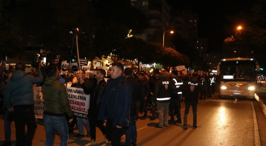 Adana'da 6 Şubat depremlerinde hayatını kaybedenler yürüyüşle anıldı