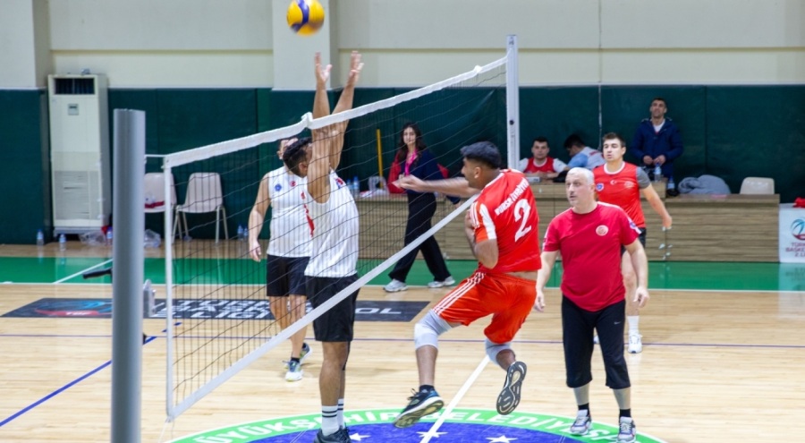 Bursa Büyükşehir İtfaiyesi'nin voleybol turnuvasında kardeşlik kazandı