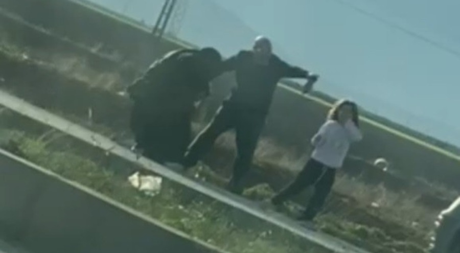 Otoban kenarında dehşet: Kadını saçlarından sürükleyip, kız çocuğuna saldırdılar