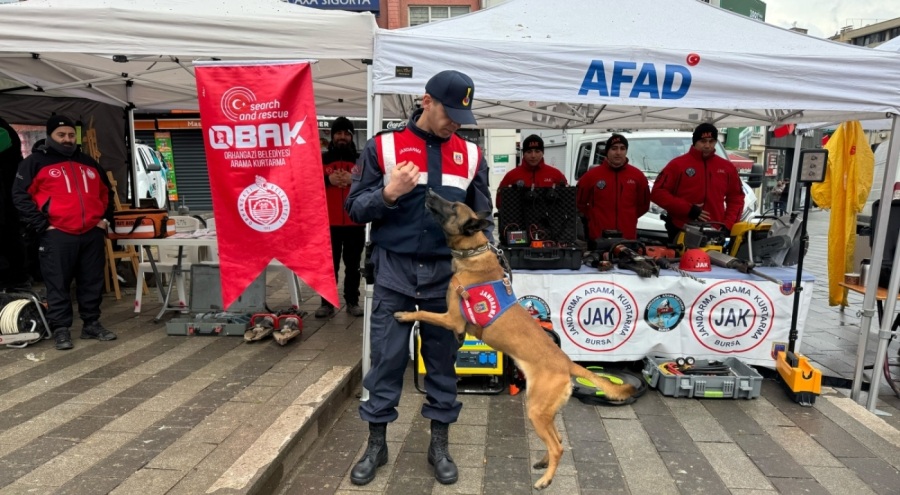 Bursa'da 6 Şubat depremleri anma etkinliğinde arama kurtarma malzemeleri tanıtıldı