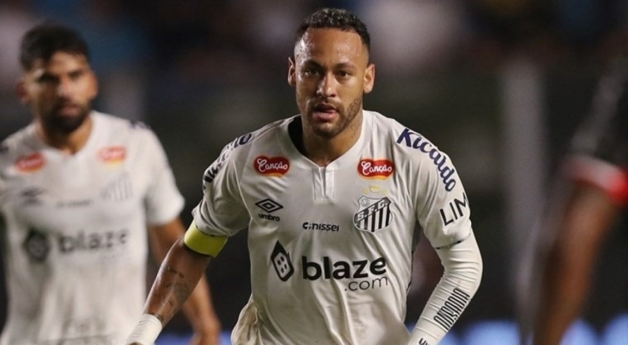 Futbolcu Neymar eski takımı ile sahalara geri döndü!