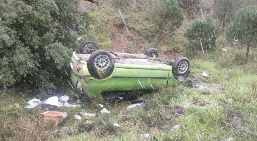 Bursa'da takla atan otomobilin sürücüsü ağır yaralandı