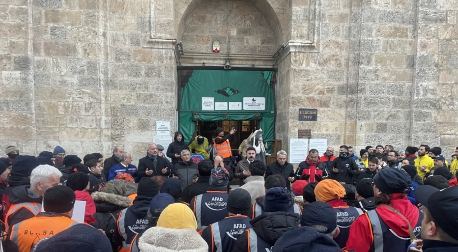 Bursa'da depremde hayatını kaybedenler için "sessiz yürüyüş" düzenlendi