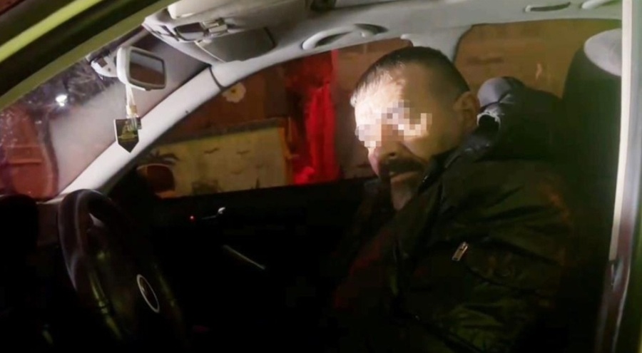 Alkollü sürücü direksiyon başında uyuyakalıp kaza yaptı!