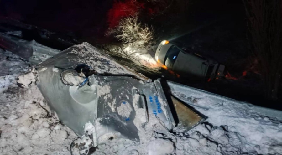 Hafif ticari araç şarampole yuvarlandı: 1 ölü, 1 yaralı