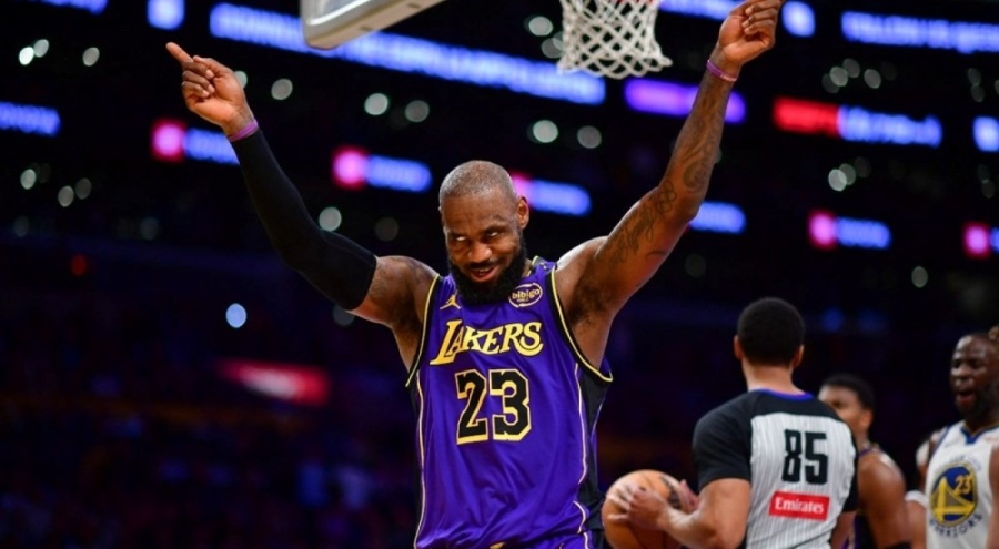 LeBron James'ten 40 yaşında 42 sayı