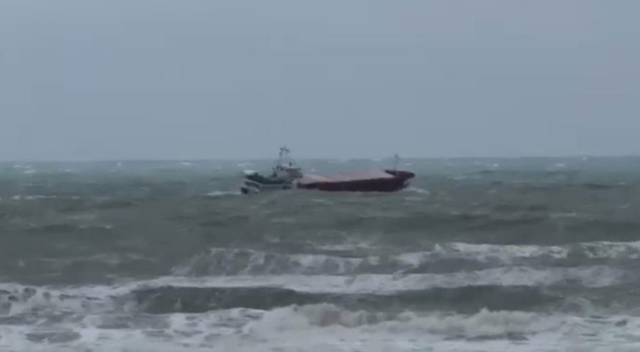 İstanbul'da fırtına nedeniyle kuru yük gemisi sürüklendi