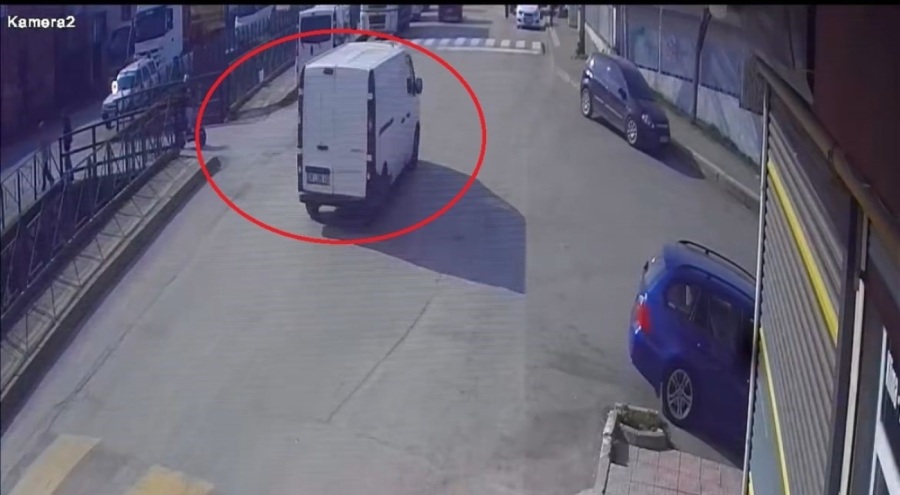 Bursa'da 17 yaşındaki ehliyetsiz sürücü kurbanı voleybolcu Semanur yaşam savaşı veriyor