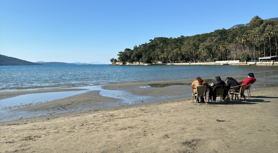 Akyaka'da deniz suyu 30 metre çekildi