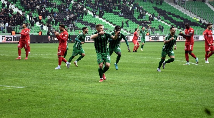 Sakaryaspor, Çorum FK'yı 2 golle geçti