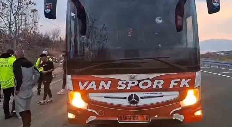 Vanspor'un takım otobüsüne taşlı saldırı: 3 gözaltı