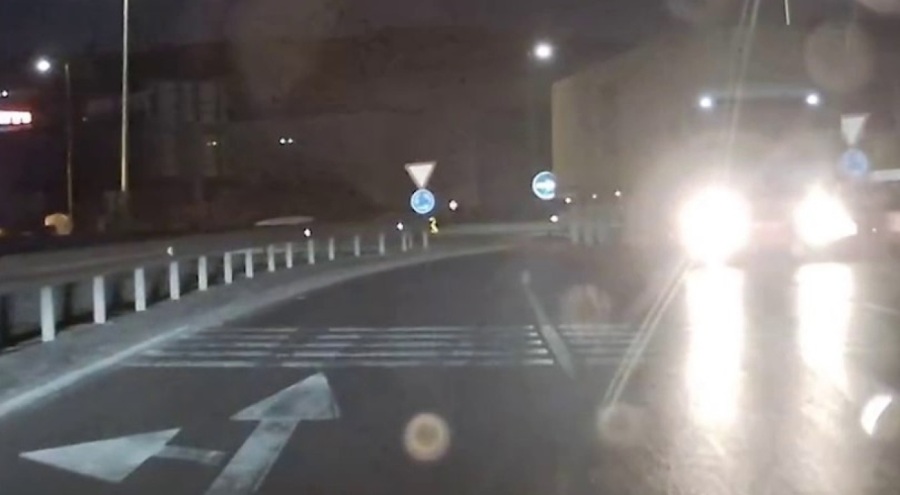 Bursa'da ters yöne giren tır faciaya davetiye çıkardı