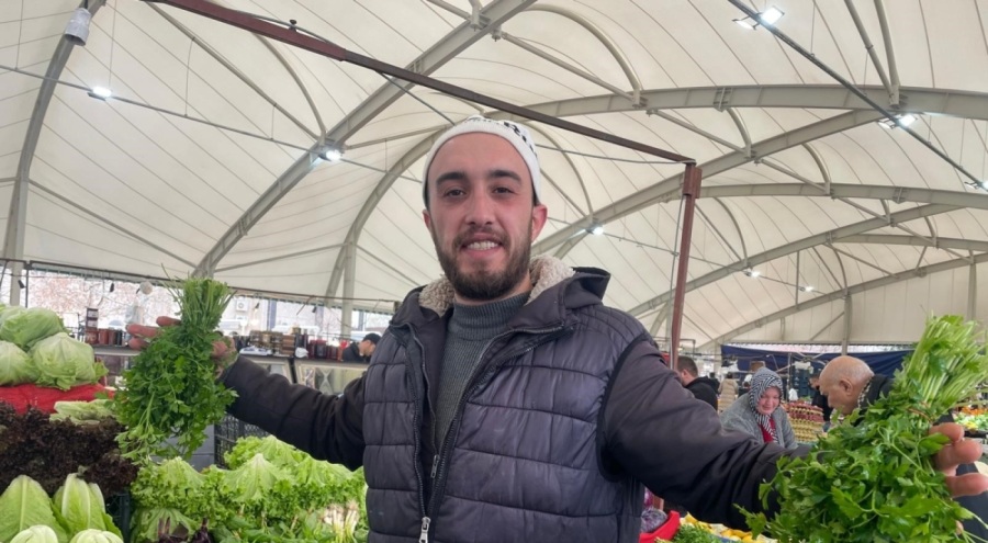 İş bulamayan gazeteci Bursa'da pazarcı oldu!