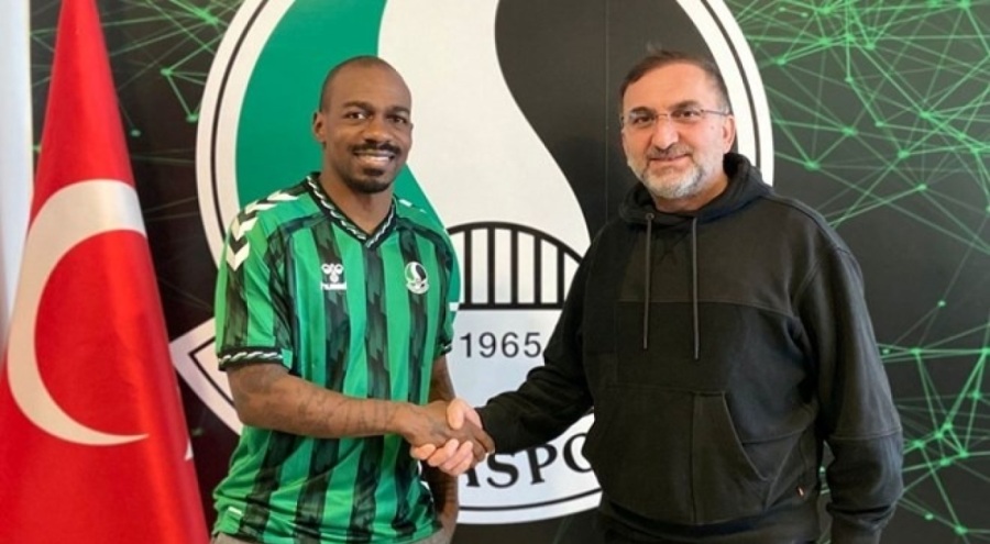 Chelsea'nin eski yıldızı Sakaryaspor'a imza attı