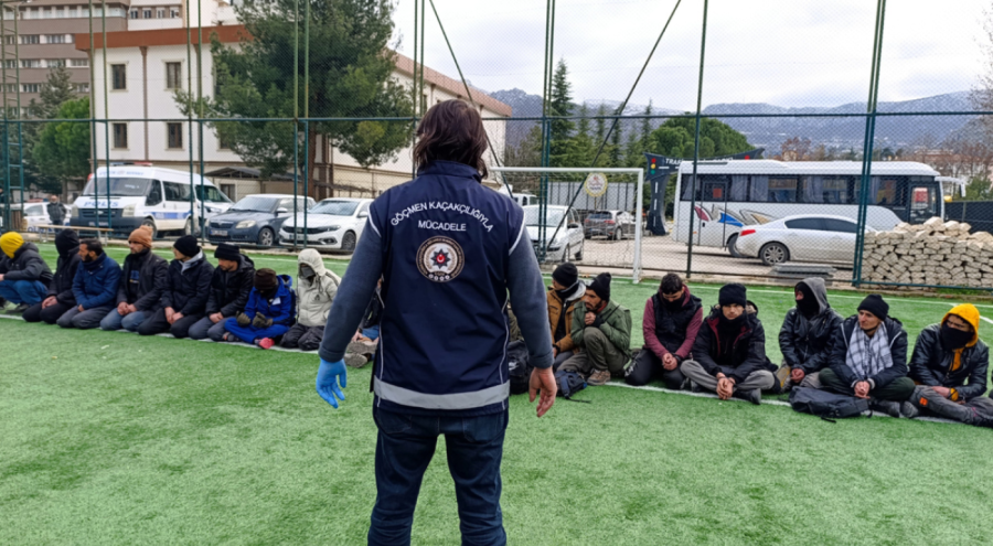 Kaçak göçmen taşıyan tır şoförüne tutuklama