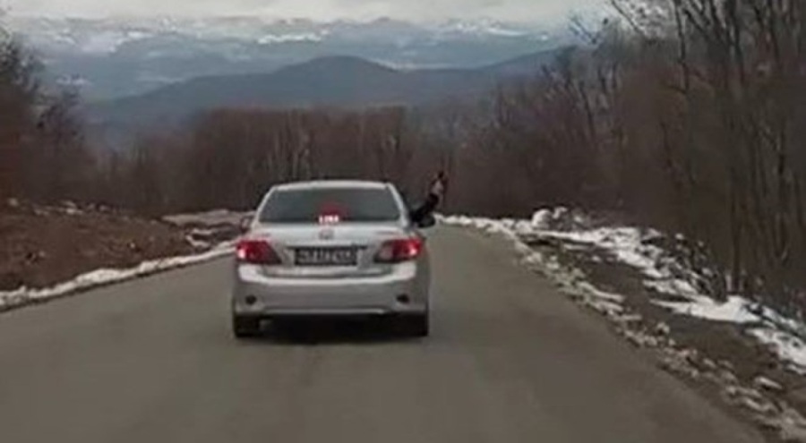 Otomobilden havaya ateş açan silahlı maganda yakalandı