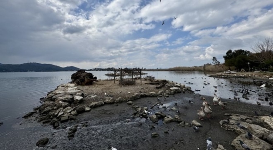 Fethiye ve Marmaris'te 5 metre deniz çekildi