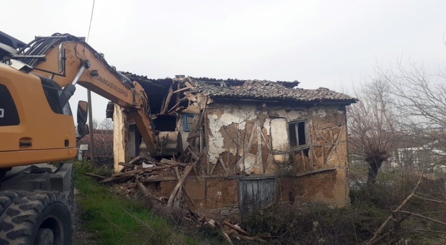 Osmangazi'de metruk binalar yıkılıyor