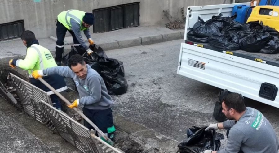 Bursa'da sorunsuz altyapı için ızgaralar temizleniyor