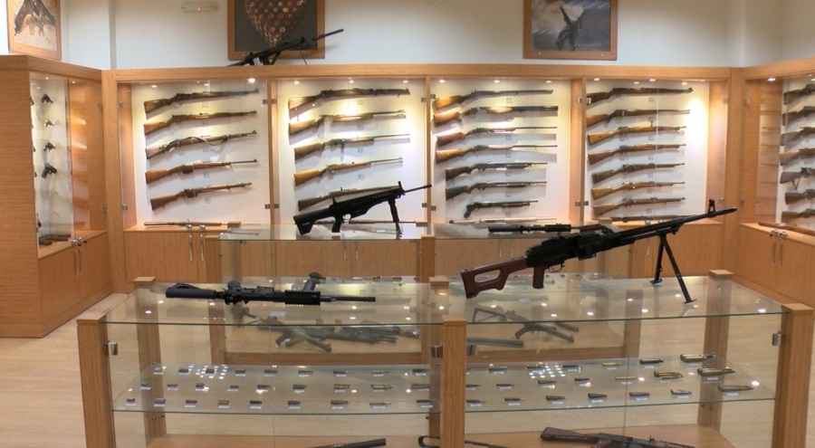 Bursa'da kriminal laboratuvarda tarihi silah sergisi