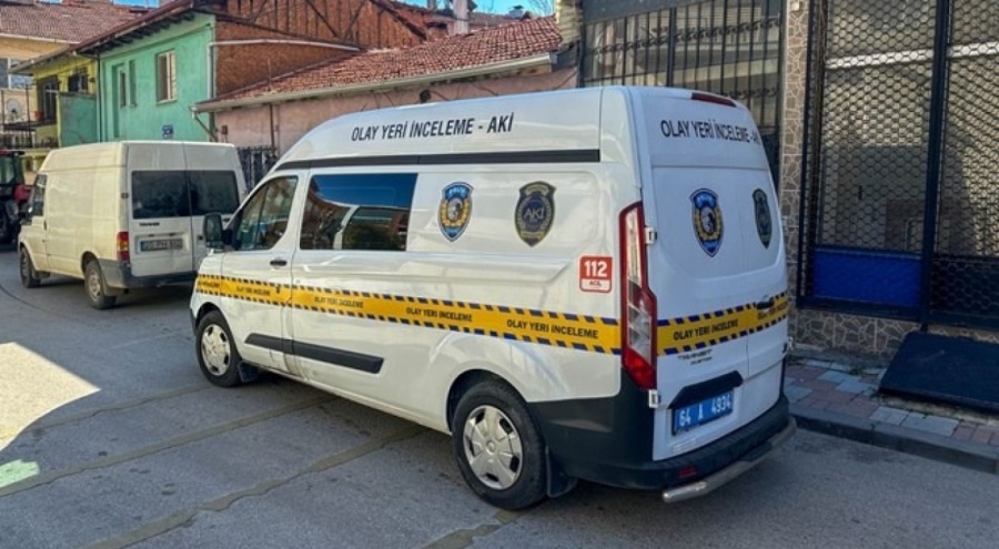 Oğlu tarafından sırtından bıçaklandı