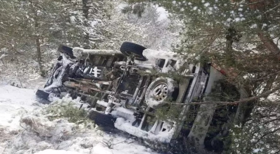 Minibüs şarampole devrildi! 2 öğretmen yaralandı