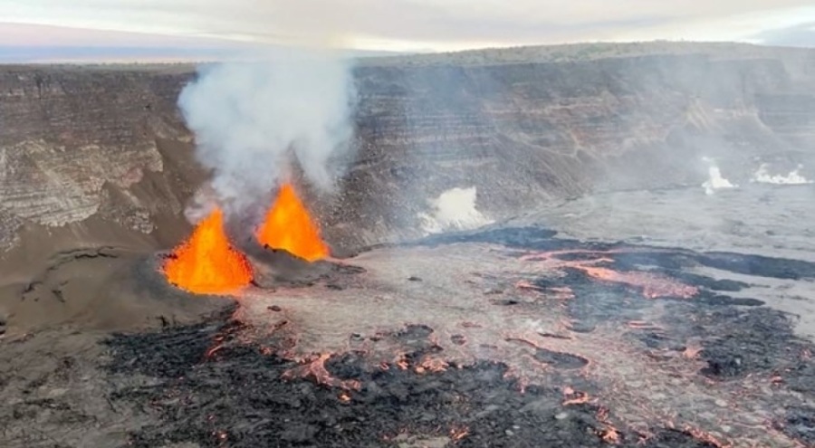 Dünyanın en aktif volkanlarından biri yeniden lav püskürttü