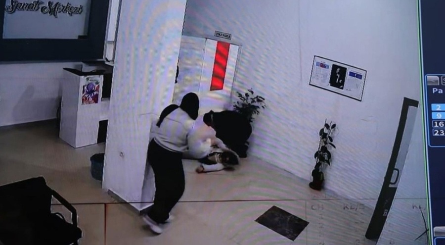 Eski eşinden kaçan genç kadın canını kurtarmak için iş yerine sığındı