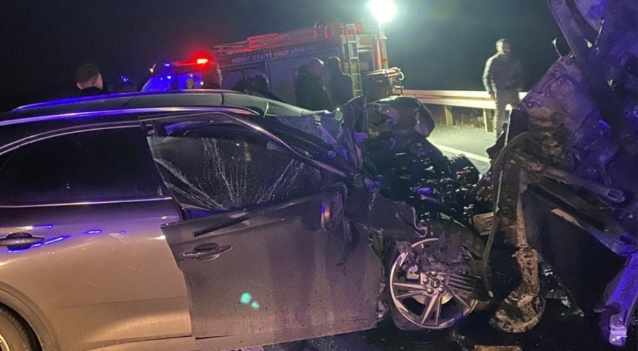 Otomobil ile traktör çarpıştı: 1 ölü, 1'i ağır 2 yaralı