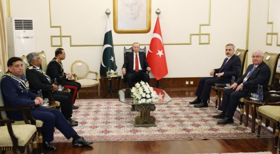 Cumhurbaşkanı Erdoğan, Pakistan ordusunun kuvvet komutanlarını ile bir araya geldi