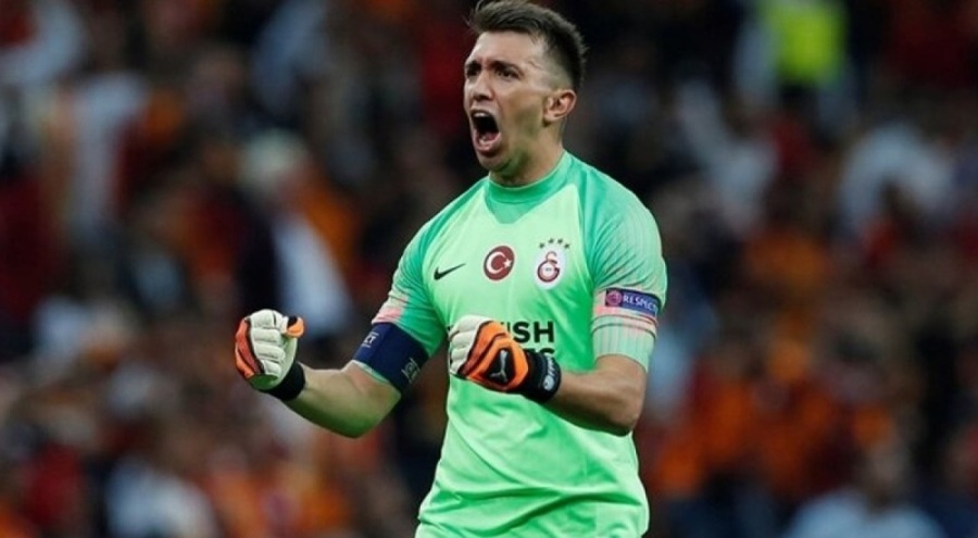 Muslera'dan ayrılık sorusuna tepki