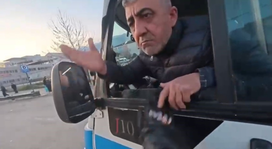 Bursa'da yol verme tartışmasında 'lan' denmesi minibüs şoförünü çıldırttı