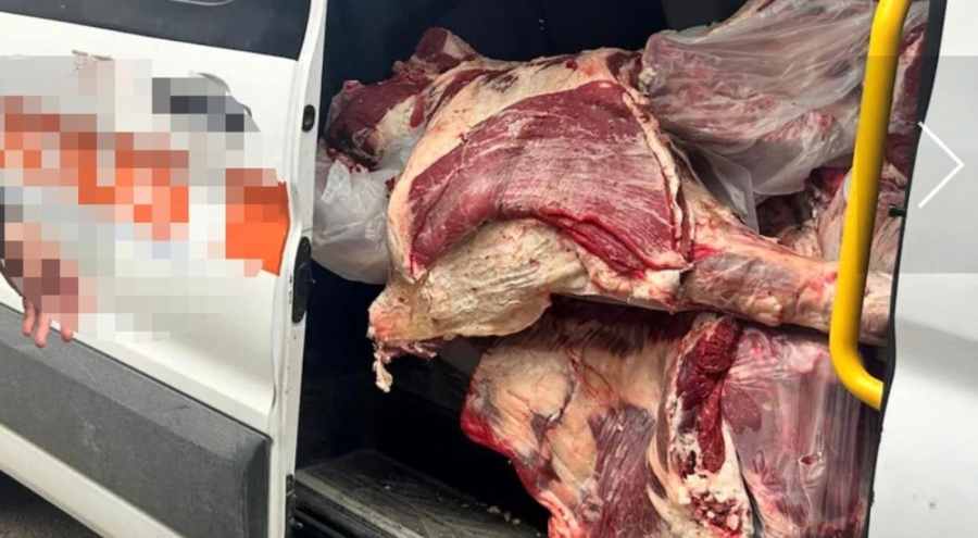 Zincir marketten skandal! Personel servisinde uygunsuz koşullarda et taşıdılar