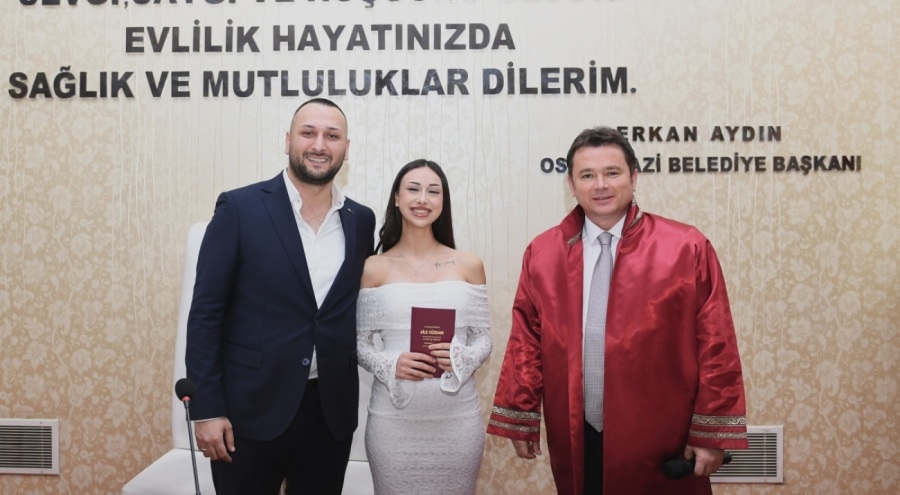Başkan Aydın'dan sürpriz! Sevgililer Günü'nde nikah kıydı