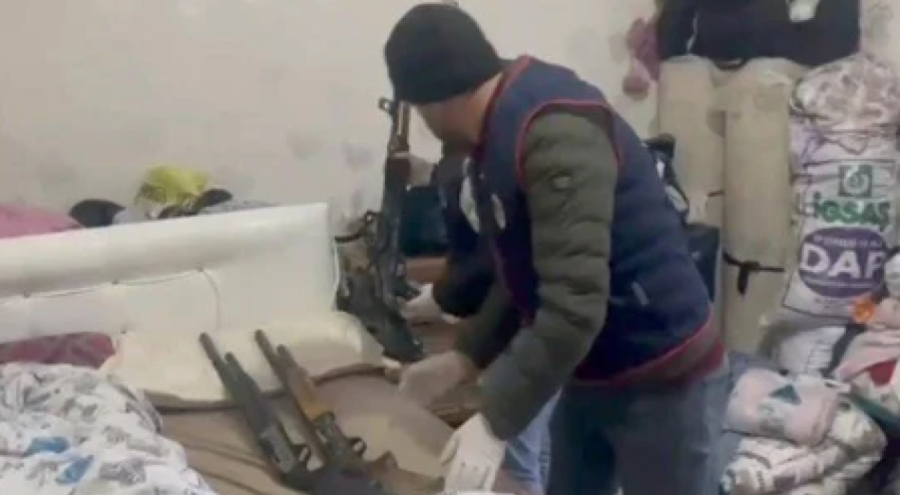 Vatandaşı alıkoyarak gasp eden 8 zanlıdan 2'sine tutuklama