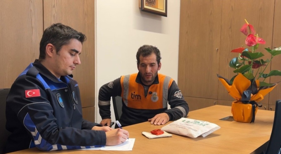 Bursa'da temizlik personelinden örnek davranış