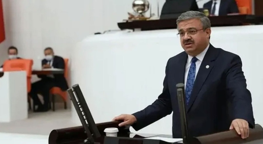 AK Parti Milletvekili trafik kazası geçirdi