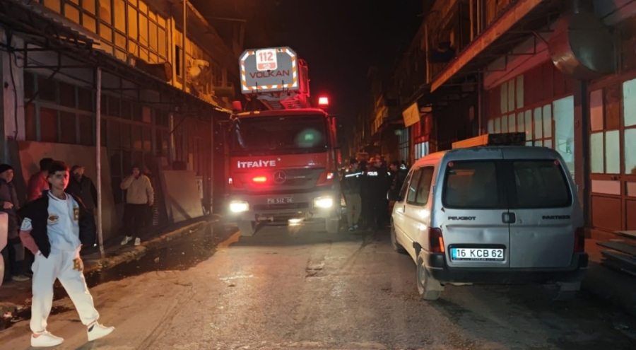 Bursa'da mobilya imalathanesinde yangın