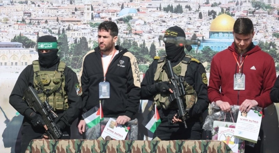 Hamas Gazze'deki esirleri Kızılhaç'a teslim etti