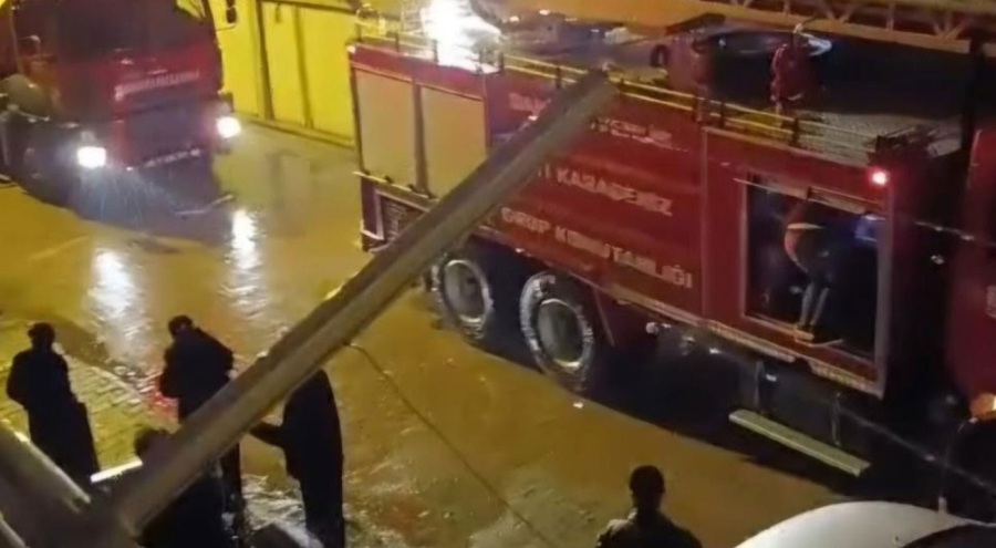 Şömineden düşen köz yangına sebep oldu