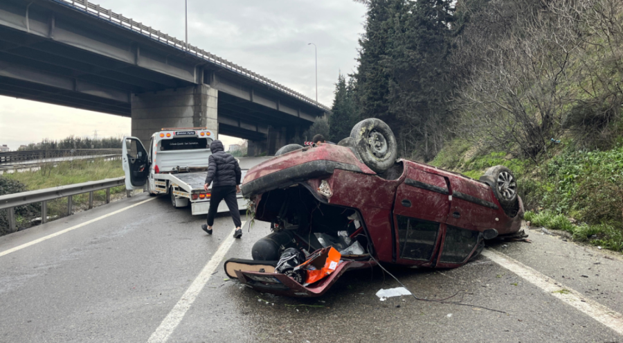 Takla atan otomobilin sürücüsü yaralandı
