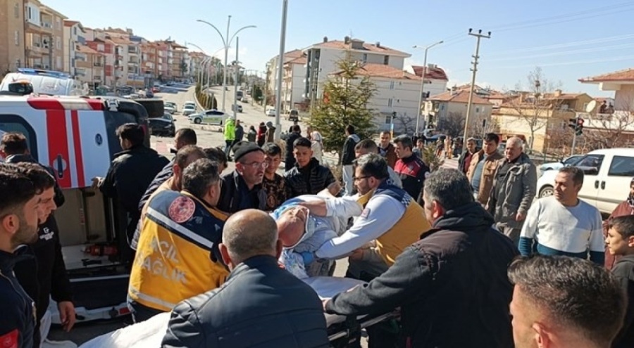 Otomobille ambulans çarpıştı: 6 yaralı