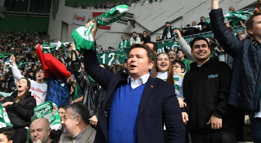 Başkan Aydın, Bursaspor'un maçını öğrencilerle izledi
