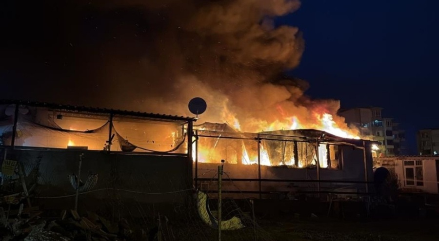 Prefabrik ev alevlere teslim oldu!