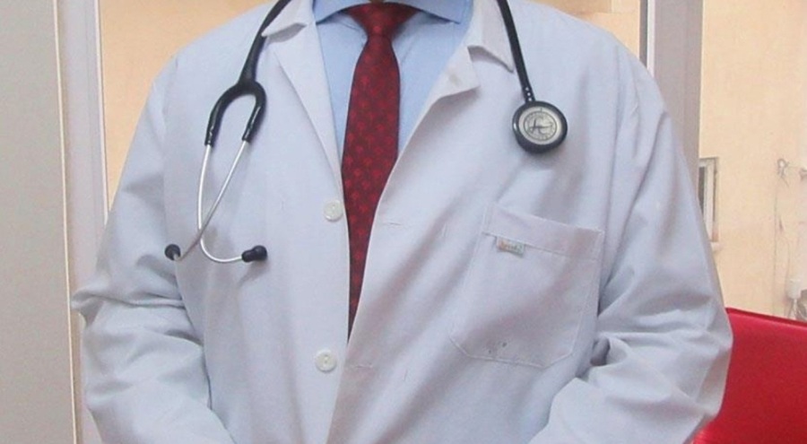 Hastalara biber gazı sıkıp, personeli silahla tehdit eden doktor tutuklandı